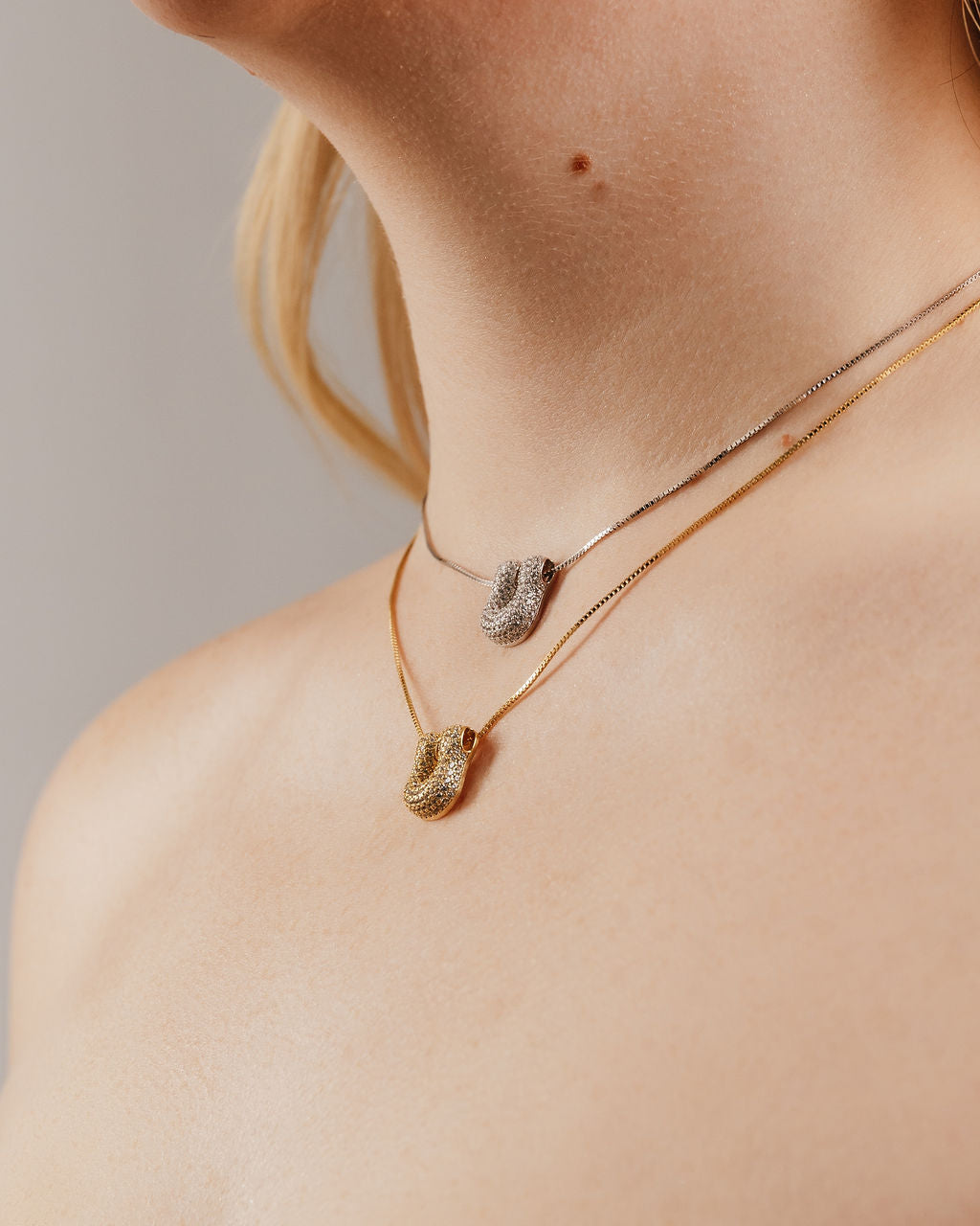 Pendant U
